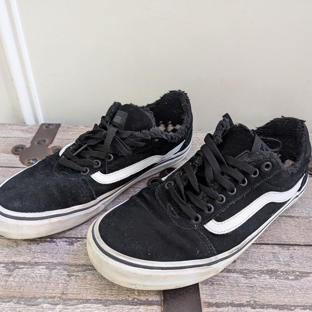 Vans Low Top Sherpa Lined Black And White Suede Shoes Men 10.5